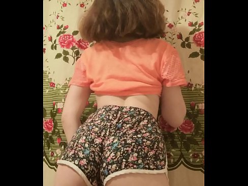 ❤️ Sexy junges Babe zieht ihre Shorts vor der Kamera aus ❌ Just porn bei uns ❌❤