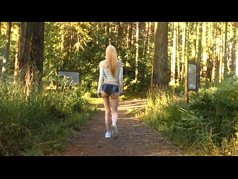 ❤️ Schöne Frau bewegt sich langsam, nicht nackt Video ❌ Just porn bei uns ❌❤
